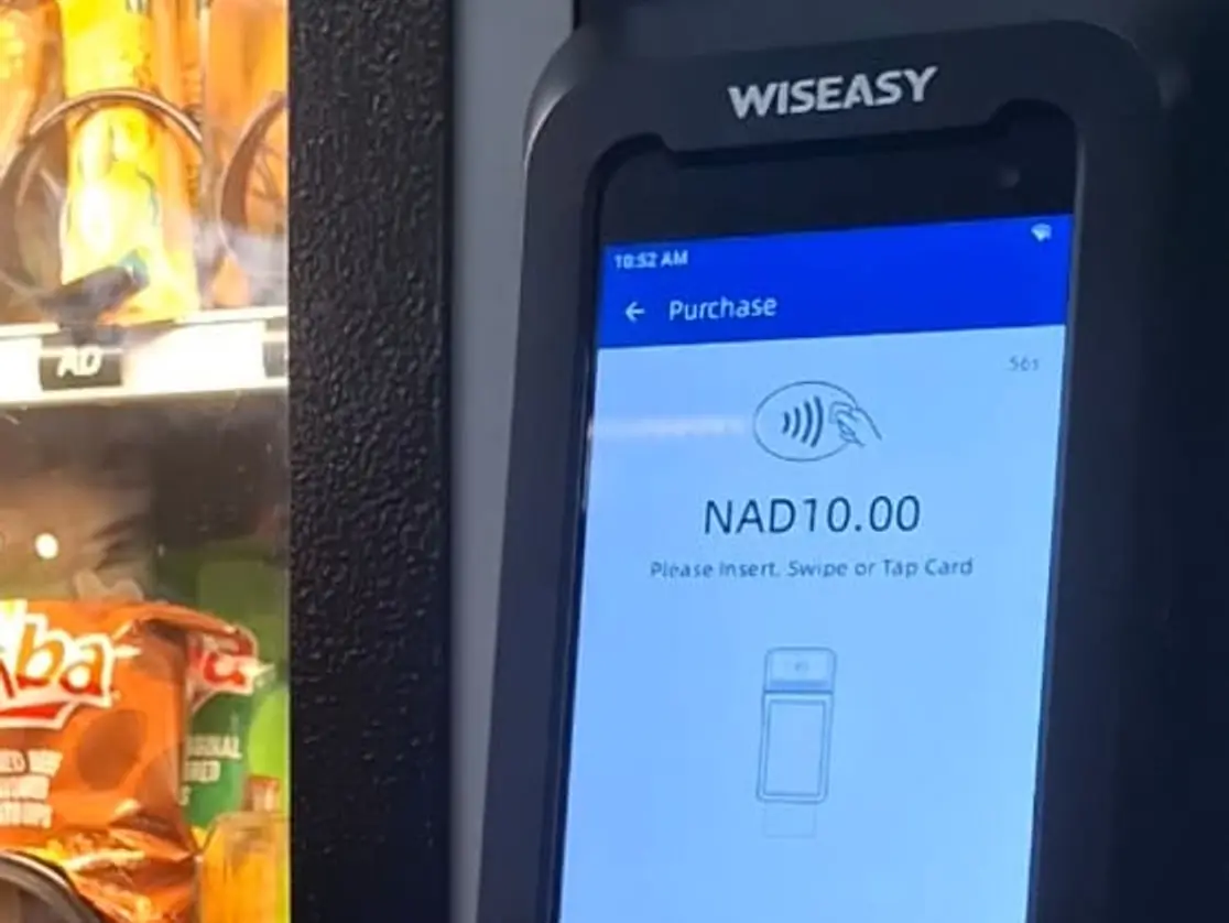 The same VendBot P5L terminal reading NAD10.00 with a contactless symbol and the prompt to insert, swipe or tap a card